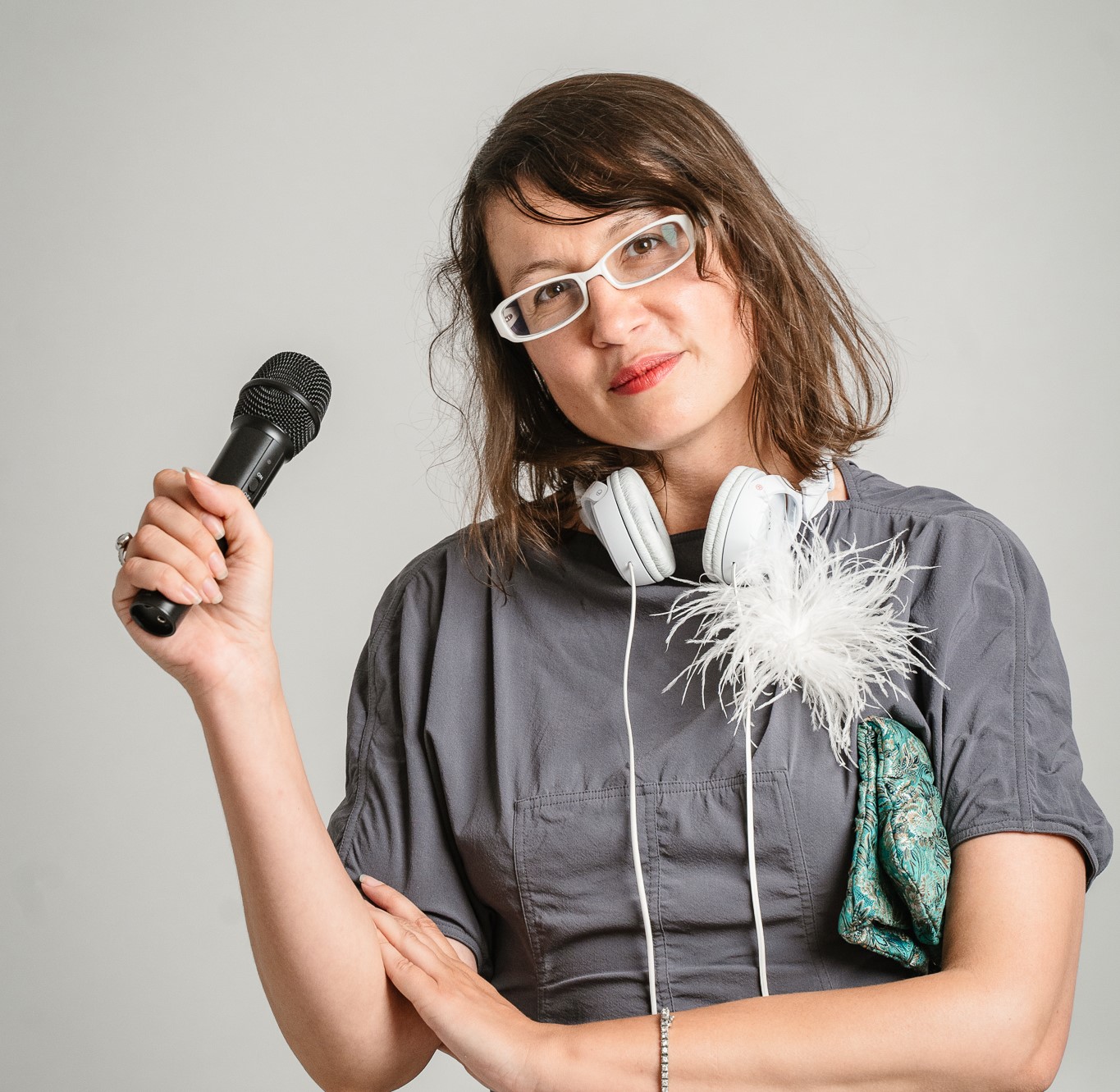 Kamila Tokarska, trenerka podcastów i marki osobistej, uczy jak zrobić własny podcast, albo jak przygotować się do bycia gościem w podcaście dobrostanpodcast.pl